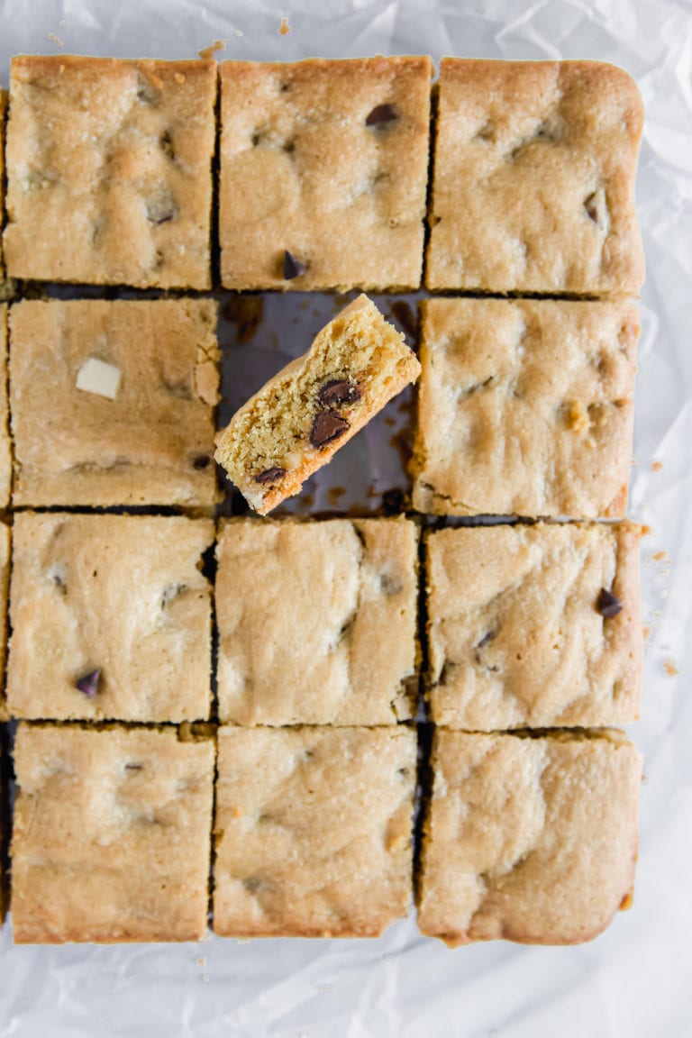 The Best Chewy Chocolate Chip Blondies (Easy Recipe)