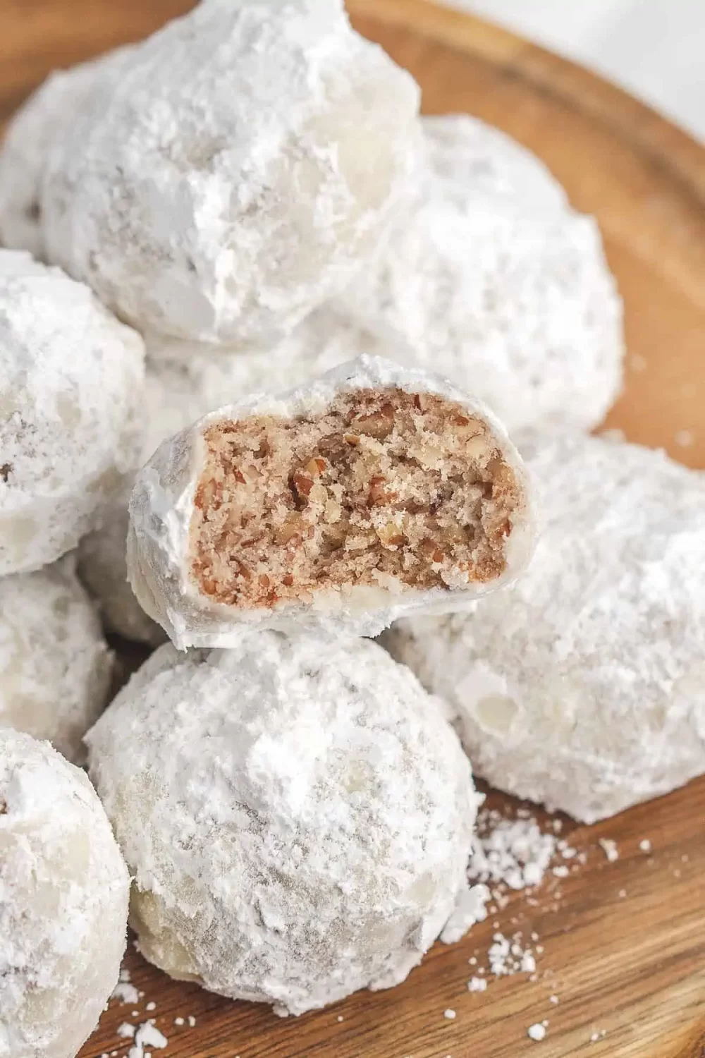 vegan snowball cookies with powdered icing sugar