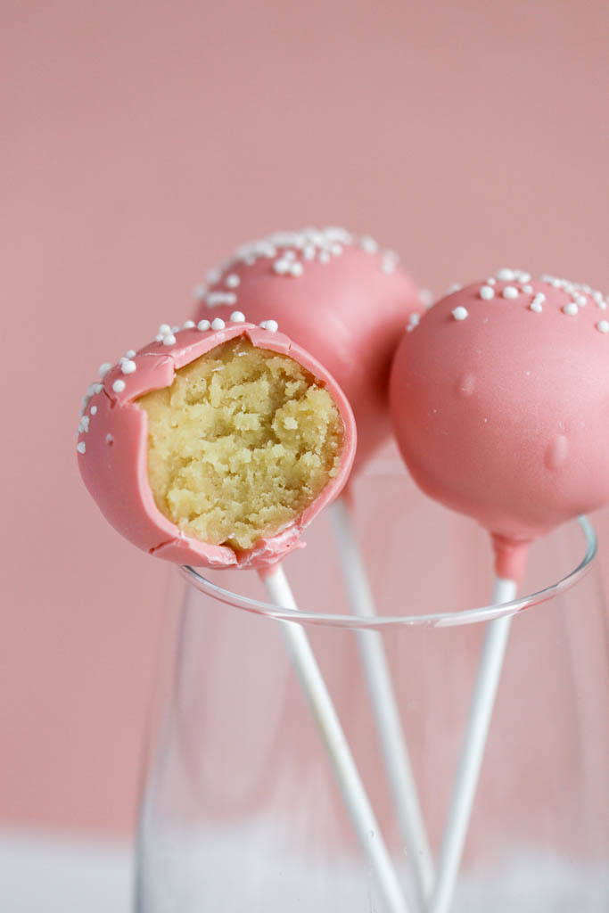 Experience 176+ cake pops super hot